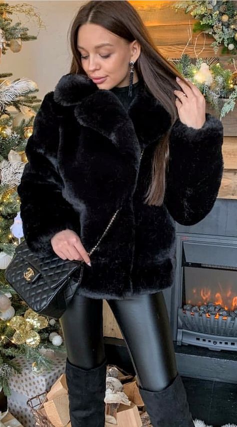 Short Black Fur Coat Outfit, Black Fur Coat Outfit, Fur Coat Outfit, Black Fur Coat, Girls Fur, Coats Women, Exotic Fashion, Fur Coats Women, Fur Coats