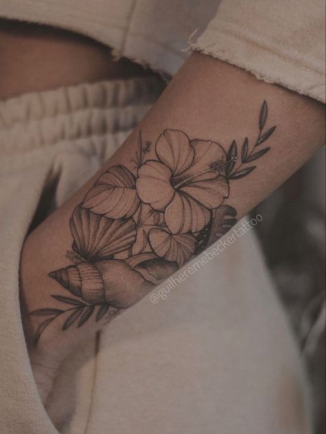 Tatuagem floral com flores tropicais Fine Art, Tattoos, Floral