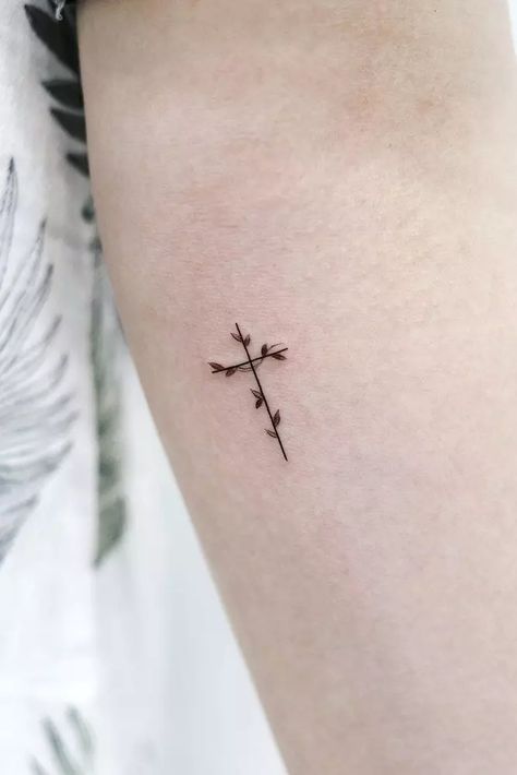 38 Simple Tattoos You Can’t Go Wrong With Pretty Simple Tattoos, Tiny Star, Body Modifications, Tattoo You, Minimalist Tattoo, Tiny Tattoos, Simple Tattoos, The Incredibles, Tattoos