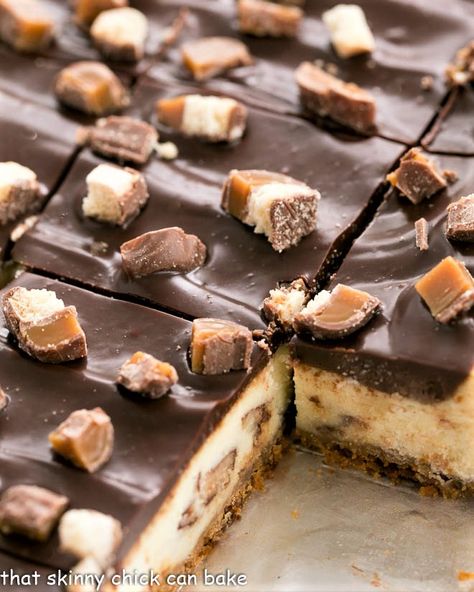 Twix Cheesecake Recipe, Twix Cheesecake, Traditional Cheesecake, Perfect Cheesecake Recipe, Twix Bars, Twix Bar, Cheesecake Recipes Classic, Homemade Cheesecake, Cookie Bar Recipes