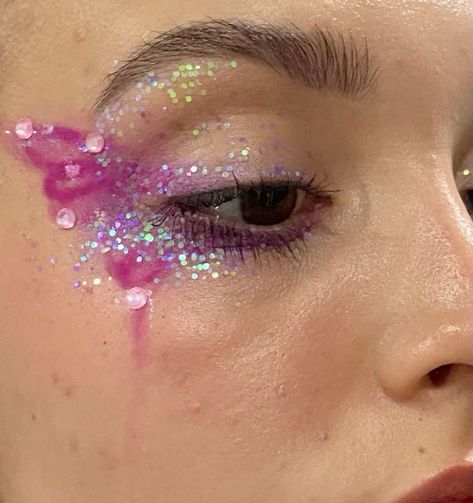 Glitter Alt Makeup, Glitter Ideas, Magic Makeup, Funky Makeup, Concert Makeup, Show Makeup, Makeup Glitter, Alt Makeup, Kpop Concert