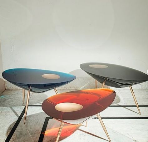 Resin Side Table, Resin Countertops, Unique Furniture Design, Furniture Dolly, Unique Furniture Pieces, Diy Furniture Bedroom, Resin Furniture, Fantastic Furniture, Unique Shapes