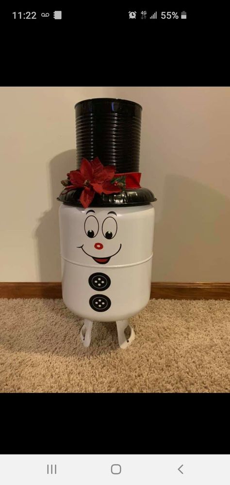 Propane Tank Christmas Ideas, Propane Tank Snowman, Helium Tank Repurpose, Freon Tank Art, Propane Tank Art, Diy Yard Decor, Rustic Landscaping, Propane Tanks, Letter Crafts