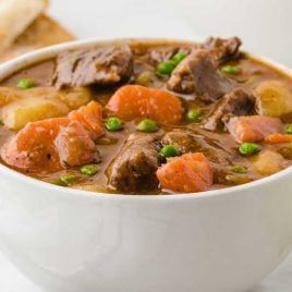 Bison Stew, Apple Cider Beef Stew, Shepherds Pie Recipe Pioneer Woman, Bison Recipes, Easy Beef Stew Recipe, Easy Beef Stew, Hearty Beef Stew, Slow Cooker Apples, Pot Beef Stew