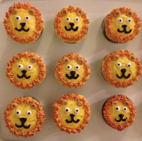 Lion cupcakes for my son! No link for these, but they are pretty easy. Yellow icing. Dot some orange icing around the outside. Add Cheerio ears, candy eyes (or use icing) and black icing for nose and mouth. Super cute! Lion Cupcakes Easy, Frosting Decorating, Lion Cupcakes, Vbs Snacks, Black Icing, Character Cupcakes, Orange Icing, Candy Eyes, Bday Party Kids