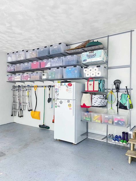 Easy Garage Storage, Organized Garage, Garage Storage Inspiration, Garage Storage Ideas, Garage Organization Tips, Garage Organisation, Casa Clean, Garage Renovation, Garage Storage Solutions