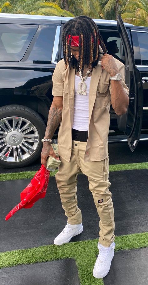 King Von Style, Rapper Fashion Men, King Von Hair, King Von Fits, Gang Style, King Von Outfits, King Von Wallpapers, Bandana Outfit Men, Hood Aesthetic