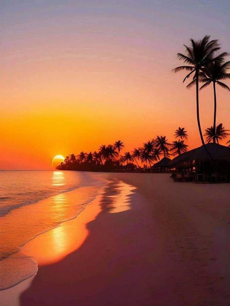 Kaanapail Beach Sunset 💖🌅 🏨 Kaanapail Beach Maui 📍 Hawaii Beach Highlights, Vida Aesthetic, Sunsets Hawaii, Beautiful Views Nature, Sunset Beach Pictures, Moonlight Photography, Hawaiian Sunset, Sunrise Pictures, Sunset And Sunrise