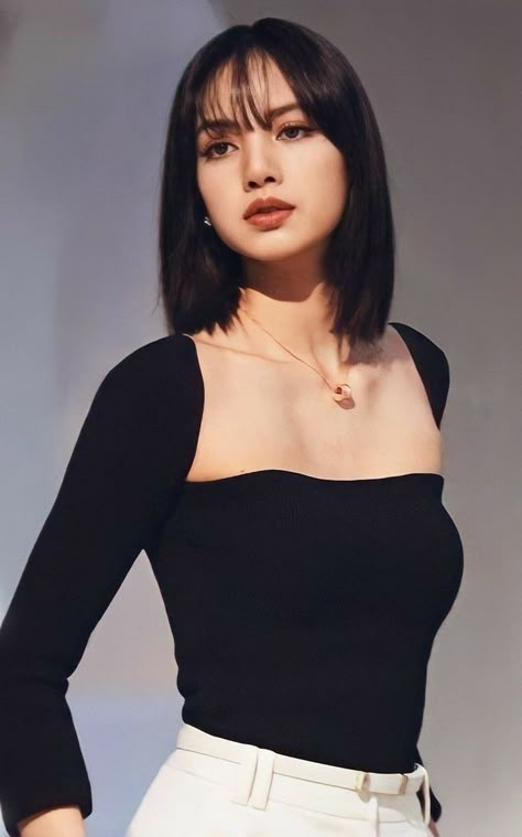 Hair Cut For Girls, V Shape Hair, Lisa Blackpink Hot Photoshoot, Korean Short Hair, Lisa Edit, Asian Short Hair, Extension Hair, Hair Aesthetic, Girl Haircuts