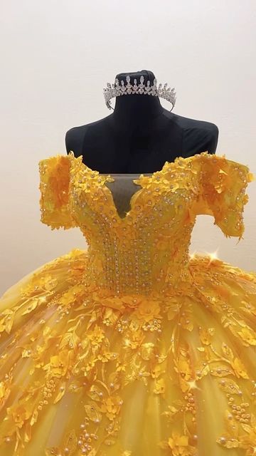 Yellow Quince Dress, Quinceanera Dresses Yellow, Red Quince Dress, Yellow Quinceanera Dress, Orange Flower Dress, Beauty And The Beast Dress, Quinceanera Bouquet, Beauty And The Beast Party, Pretty Quinceanera Dresses