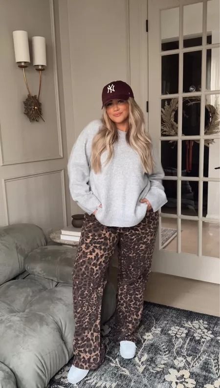 kelclight on LTK Comfy Casual Dinner Outfit, Elevated Cozy Outfit, Beach In December Outfits, Winter Florida Outfits Casual, Current Style Trends 2024, Chill Teacher Outfits, Cold Weather Beach Outfit, Lounge Wear Outfit Ideas, Comfy But Stylish Outfits