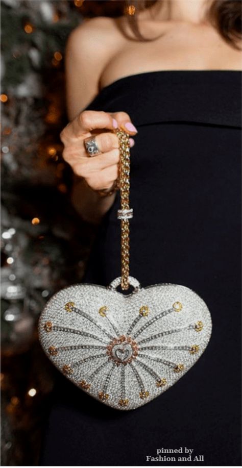 Mouawad 1001 Nights Diamond Purse, Most Expensive Bag, Diamond Purse, 1001 Nights, Expensive Things, Expensive Bag, Expensive Taste, Guinness World Records, Chloe Drew