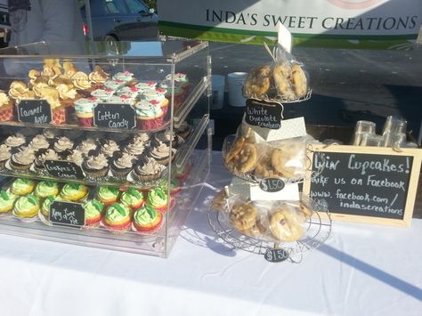 Tips for taking your Baked Goods on the road, to your local farmer's market.  Give it a try!!! Sell At Farmers Market, Bake Sale Displays, Farmers Market Vendor, Farmers Market Stand, Baked Items, Farmers Market Booth, Farmers Market Display, Cake Stall, Cookie Display