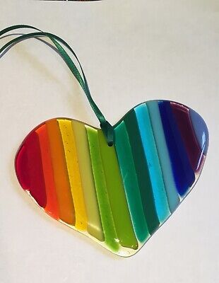 Fused Glass Rainbow, Heart Suncatcher, Heart Brand, Glass Fusion Ideas, Glass Fusing Projects, Rainbow Fashion, Hanging Hearts, Fused Glass Art, Rainbow Heart