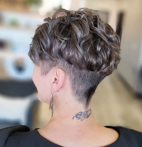 Undercut Hairstyles Women Wavy Hair, Shaved Lines In Hair Women, Short Wavy Hair With Undercut, Short Wavy Hair Undercut, Wavy Undercut, Long Green Hair, Shaved Side Haircut, Shaved Hairstyles For Women, Side Undercut