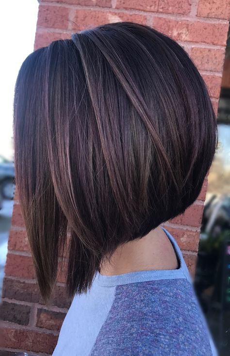 Hair styles Graduated Bob Haircuts, Modern Short Hairstyles, Angled Bob Hairstyles, Stacked Bob Haircut, Layered Bob Hairstyles, Peinados F�áciles Para Cabello Corto, Penteado Cabelo Curto, Hair Color And Cut, Dark Brown Hair