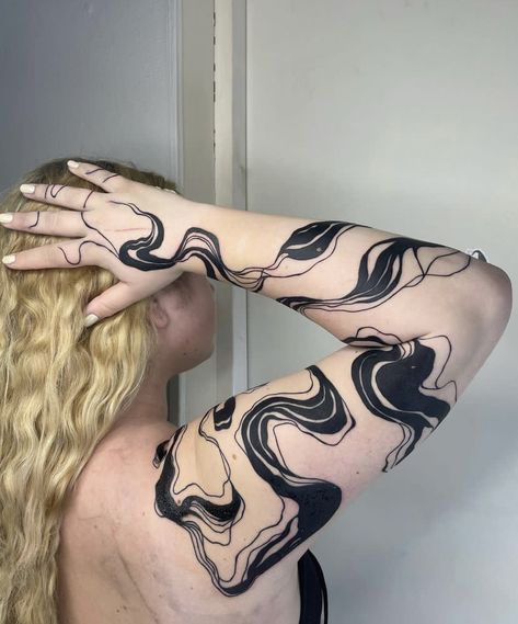 Tattoos With Minimal Color, Wiggly Line Tattoo, Swirly Abstract Tattoo, Abstract Leg Sleeve Tattoo, Spiral Sleeve Tattoo, Swirl Tattoo Sleeve, Flowy Tattoo Sleeve, Flowing Ink Tattoo, Swirly Tattoo Sleeve