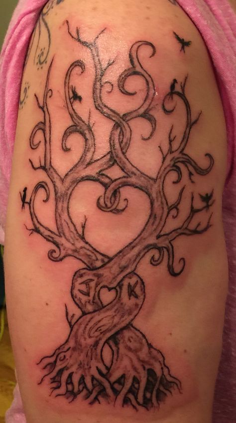 Blended family tree Tattoo Ideas For Blended Family, Tattoo Ideas Female Family Tree, Wedding Tattoo Family Tree, Blended Family Tattoo, Blended Family Tattoo Ideas, Family Tree Tattoos For Women With Names, Grandparents Memorial, Tattoo Ideas Nature, Family Tree With Birds Tattoo