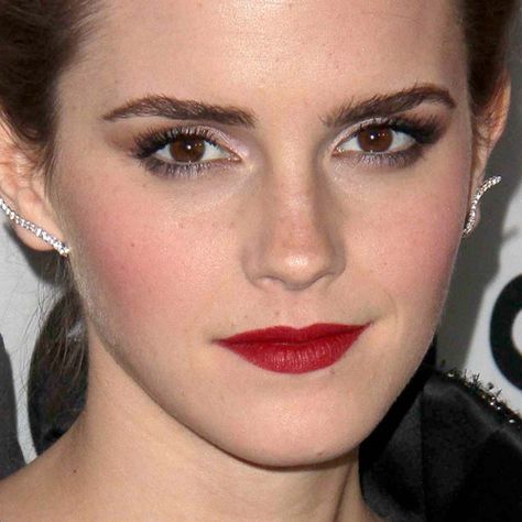 Makeup Brown Eyeshadow, Deep Set Eyes Makeup, Eyeshadow Silver, Emma Watson Makeup, Makeup Photos, Silver Eyeshadow, Deep Set Eyes, The Bling Ring, Steal Her Style