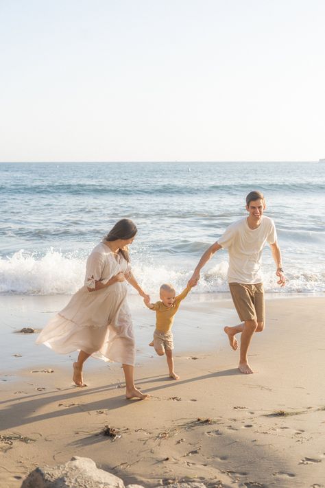 Beach Family Maternity Photoshoot, Beach Family Maternity Photos, Beach Maternity Photos With Toddler, Baby Maternity Photos, Family Photoshoot Beach, Family Beach Photoshoot, Beach Photoshoot Family, F Photo, Family Running