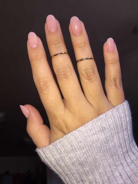 Short nude acrylics. Short Rounded Acrylic Nails, Light Pink Nail Designs, Rounded Acrylic Nails, Oval Acrylic Nails, Short Oval Nails, Natural Acrylic Nails, Almond Acrylic Nails, Super Nails, Round Nails