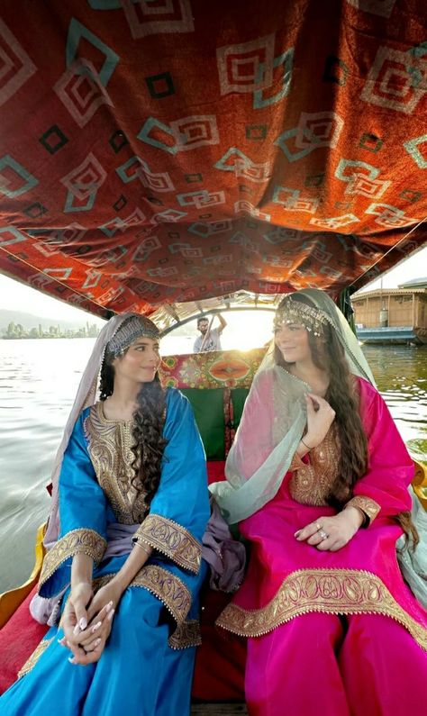 Kashmiri Culture Dress, Kashmir Culture Dress, Kashmiri Culture Aesthetic, Pashtun Culture Pakistan, Kashmir Aesthetic Outfit, Khasmiri Dress, Afghani Aesthetic, Kashmiri Dress Traditional, Kashmiri Clothes