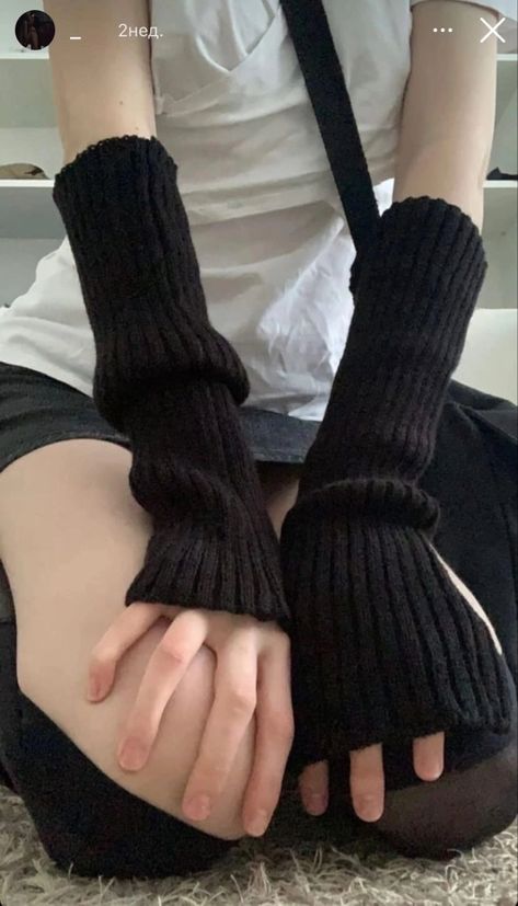 Outfits With Gloves, Cute Casual Shoes, Go Up, Outfits Aesthetic, Leg Warmers, Fingerless Gloves, Arm Warmers, Casual Shoes, Gloves