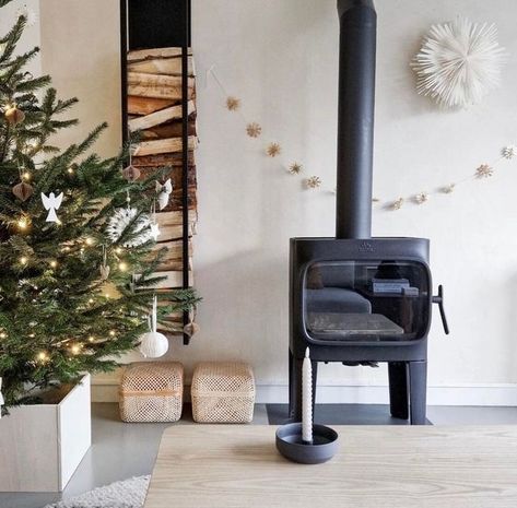 Jøtul Stoves on Instagram: "Wishing all of our followers a Happy New Year!🎆 Hope your 2023 will be warm and bright🧡 Repost @missterieur #jotul #jøtul #jotulf305 #woodstove #woodburningstove #fireplace #christmas #happynewyear #2023 #newyear #christmastime #hygge" Fireplace Christmas, A Happy New Year, Wood Burner, Stove Fireplace, Wood Burning Stove, Wood Stove, Summer House, Christmas Time, Stove