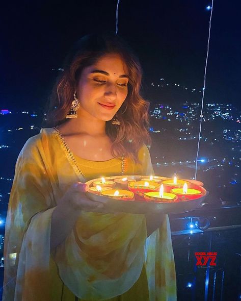 Diwali Photo Pose Ideas, Diwali Photo Poses, Girls Photoshoots, Diwali Photo, Ruhani Sharma, Diwali Photography, Diwali Pictures, Diwali Photos, Photography Posing Guide