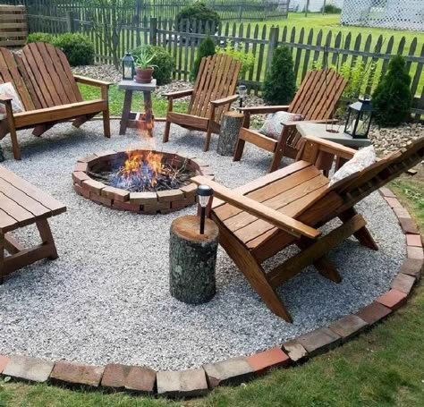 Design Per Patio, Fire Pit Landscaping, Diy Bird Bath, Backyard Fireplace, Fire Pit Seating, Fire Pit Ideas, Patio Fire Pit, Fire Pit Area, Diy Fire Pit