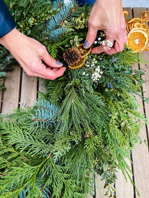 Evergreen Centerpieces, Step By Step Wreath, Foraged Wreath, Nature Wreath, Make An Advent Calendar, Natural Christmas Wreaths, Fresh Christmas Wreath, Cedar Wreath, Fresh Wreath