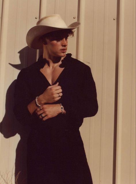 Cowboy Hats Men, Male Fashion Photography, Aesthetic Cowboy, Cowboy Attire, Dapper Gentleman Style, Flaunt Magazine, Handsome Cowboys, Noah Beck, Western Outfits Men