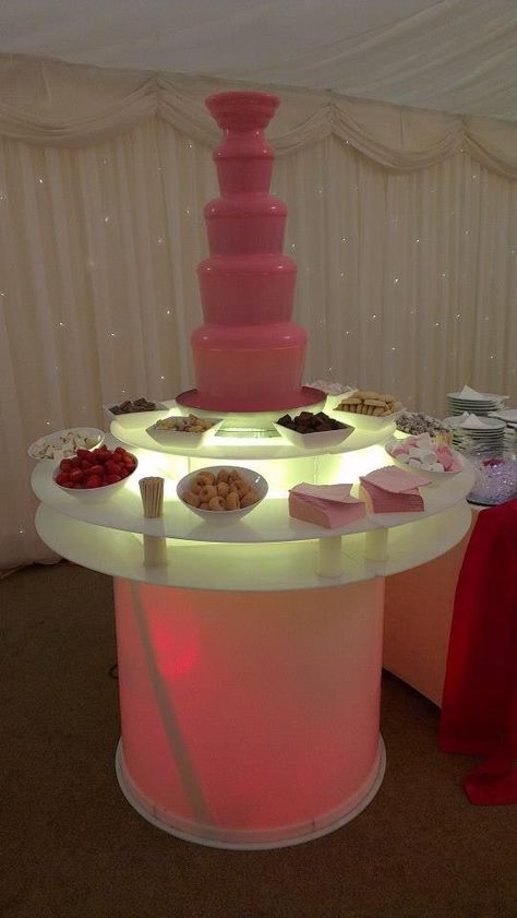 Sweet Sixteen Entertainment Ideas, Things To Have At Your Sweet 16, Fancy Bday Party Ideas, Sweet 16 Deserts, Candyland Sweet 16 Party, Candy Themed Sweet 16 Party, Candy Land Quinceanera Theme, Candy Land Sweet 16 Theme, Quince Food Table