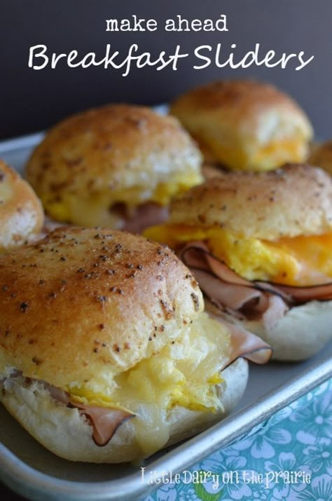 Eggs Cheese Breakfast, Breakfast Sliders, Ham And Cheese Sliders, Breakfast Slider, Cheese Sliders, Easter Breakfast, Easter Brunch Food, Brunch Food, Mothers Day Brunch