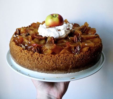 Apple Bourbon Cheesecake, Bourbon Cheesecake Recipes, Bourbon Cheesecake, Caramel Bourbon, Apple Pie Cheesecake, Bourbon Caramel, Apple Bourbon, Apple Caramel, Xmas Desserts