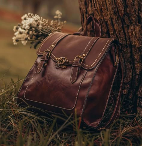 Vintage Leather Backpack, Aesthetic Backpack, Brown Satchel, Vintage Backpacks, Vintage Leather Bag, Brown Leather Bag, Anne With An E, Bags Aesthetic, Pretty Bags