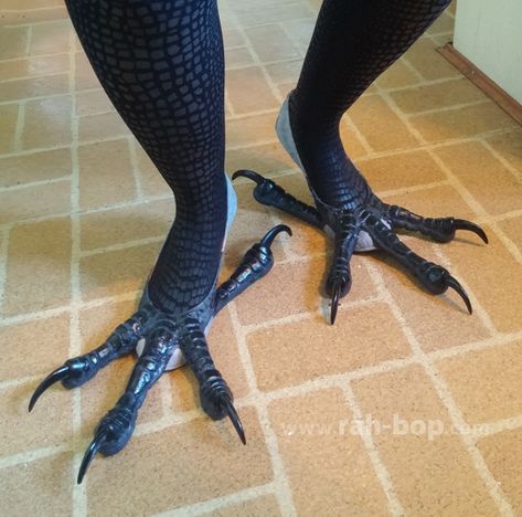 How To Make Bird Feet For Costume, Bird Feet Tutorial, Harpy Costume Diy, Diy Bird Legs Costume, Bird Feet Shoes, Cryptid Costume Diy, Diy Cosplay Shoes, Bird Feet Reference, Bird Feet Costume