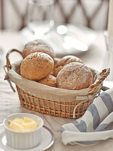 Bread Basket Display, Bread Display, Healthy Recipes Easy Snacks, Pumpkin Spice Cupcakes, Healthy Snacks Easy, 100 Calories, Bread Basket, Food Platters, Bread Rolls