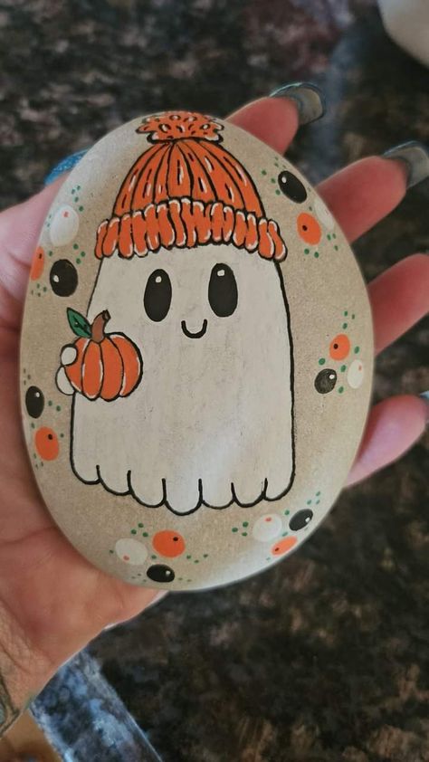 Painted Ghost Rocks, Hand Painted Pumpkins Diy, Witch Rock Painting, Easy Wood Painting, Halloween Rock Painting Ideas Easy, Halloween Painted Rocks Ideas, Rock Painting Ideas Halloween, Pumpkin Rock Painting, Pumpkin Painted Rocks