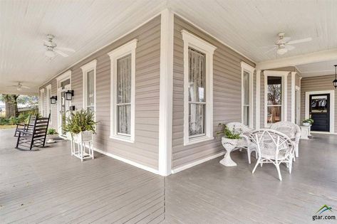 L Shaped Porch Ideas, L Shaped Front Porch, L Shaped Porch, L Shaped Tiny House, Porch House, L Shaped House, Amish Farm, House Makeovers, House Front Porch