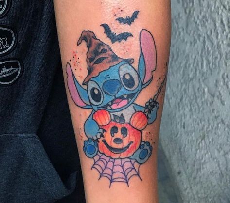 Tattoos Disney, Disney Stitch Tattoo, Lilo And Stitch Tattoo, Cute Halloween Tattoos, Ohana Tattoo, Disney Sleeve Tattoos, Halloween Stitch, Pumpkin Tattoo, Stitch Tattoo