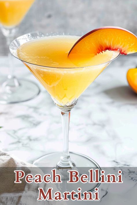 The Peach Bellini Martini is a refreshing and elegant cocktail that combines vodka, peach nectar, and prosecco. Peach Lemon Drop Martini, Bellini Martini, Peach Martini, Spritz Drink, Cocktails To Make At Home, Sparkling Wine Cocktails, Christmas Champagne, Champagne Recipes Cocktails, Champagne Drinks