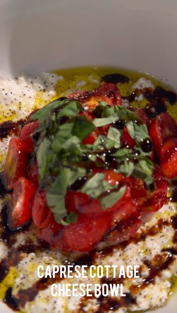 Dayami Emory on Instagram: "CAPRESE COTTAGE CHEESE BOWL: 🍅   This Caprese Cottage Cheese bowl is truly life changing and the can be made in under 5 minutes, which makes this the perfect easy, lunch, dinner or snack. It’s perfect for those busy days where you need something quick, loaded with 28 grams of protein and so delicious. I cant wait for you to try this one!  🍅Tag me if you make this Caprese Cottage Cheese bowl and follow for more easy, real ingredient recipes!  Ingredients: 1 cup of cottage cheese @good_culture  1 cup diced tomatoes  1 tbsp Chopped basil  Drizzle of Olive oil @kosterina  Drizzle of Balsamic glaze  Salt and pepper  Directions: 1. In a small bowl, add your cottage cheese, tomatoes, basil, olive olive oil, spices and balsamic glaze and enjoy!   #cottagecheesebowl #h Cottage Cheese Caprese, Basil Drizzle, Cottage Cheese Bowl, Cheese Bowl, Diced Tomatoes, Easy Lunch, Balsamic Glaze, Real Ingredients, Drink Ideas