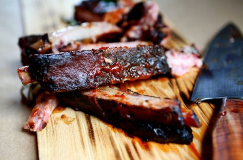 Ribs with Red Wine Barbecue Sauce | Wine Enthusiast Barbecue Sauce Recipe Easy, Barbecue Pork Ribs, How To Cook Ribs, Thomas Keller, Barbecue Sauce Recipes, Homemade Barbecue Sauce, Barbecue Ribs, Barbecue Pork, Cool Wall Decor