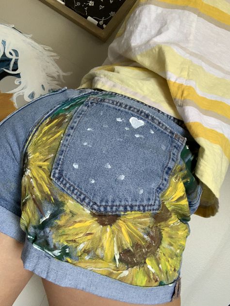 Some super cute shorts I painted!!! Sunflower Shorts, Cute Shorts, Sunflower, Super Cute, Art