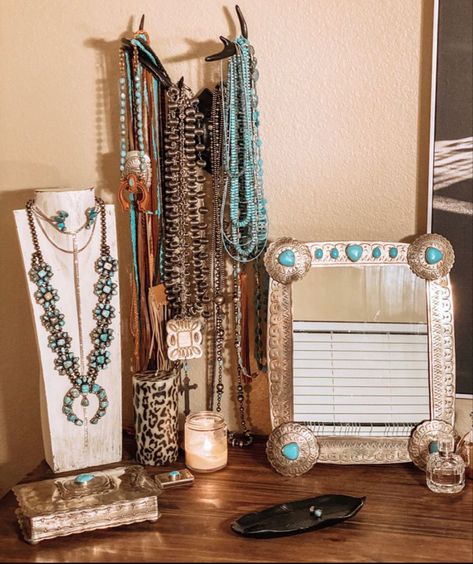 Turquoise Jewelry Display, Western Boutique Decor, Western Jewelry Display, Western Boutique Ideas, Yeehaw Outfits, Jewelry Display Ideas, Western Jewerly, Western Living Room Decor, Western Room