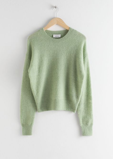 Fuzzy Sweater - Light Green - Sweaters - & Other Stories Sweater Outfit Hijab, Light Green Sweater Outfit, Green Sweater Outfit, Light Green Sweater, Victoria Beckham Jeans, Green Jumper, Green Jumpers, Simple Summer Outfits, Sweater Outfit