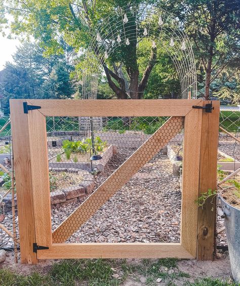 Get The Look: DIY Wood Garden Gate Diy Wood And Wire Gate, Garden Gates With Trellis, Wood And Wire Gate, Diy Wood Gate Outdoor, Diy Wood Gate, Archway Gate, Diy Garden Gate, Wood Garden Gate, Building A Wooden Gate