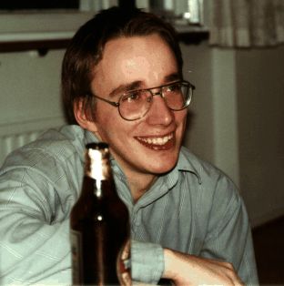 Linus Torvalds. "Linux kernel", 1991 (aged 22). Linus Torvalds, Richard Stallman, Desktop Environment, Linux Kernel, Tech Aesthetic, Computer History, Computer Art, University Student, Steve Jobs