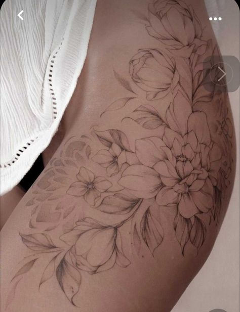 Delicate Feminine Tattoos Classy, Fineline Hip Tattoos Women, Feminine Hip Tattoos For Women, Fineline Leg Tattoo, Fineline Hip Tattoo, Hip Tattoo Designs Unique, Floral Hip Tattoos Women, Floral Thigh Tattoos Women, Hip Floral Tattoo